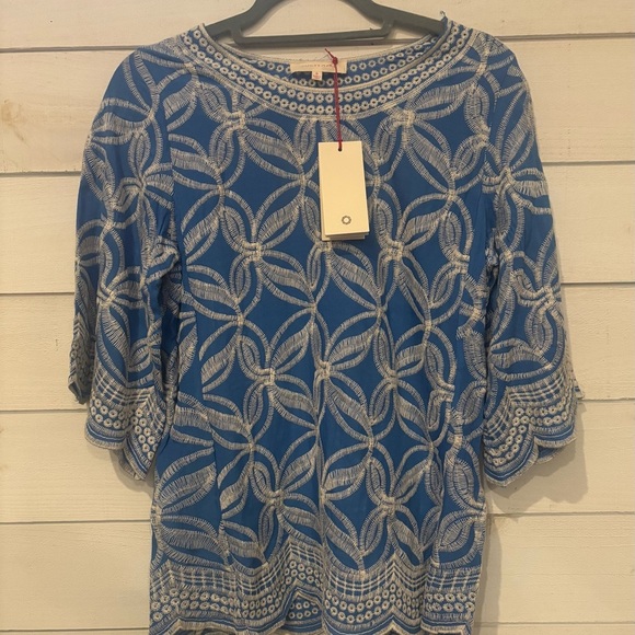 Solitaire NWT Blue and White Geometric Blouse - Picture 2 of 13